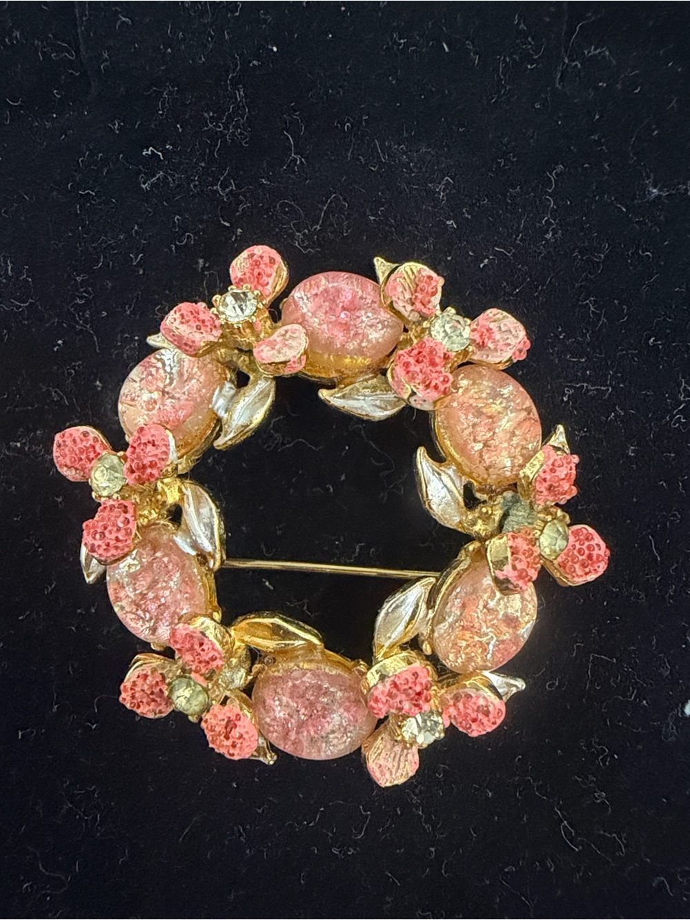 mid-century vintage Florenza open circle wreath brooch.